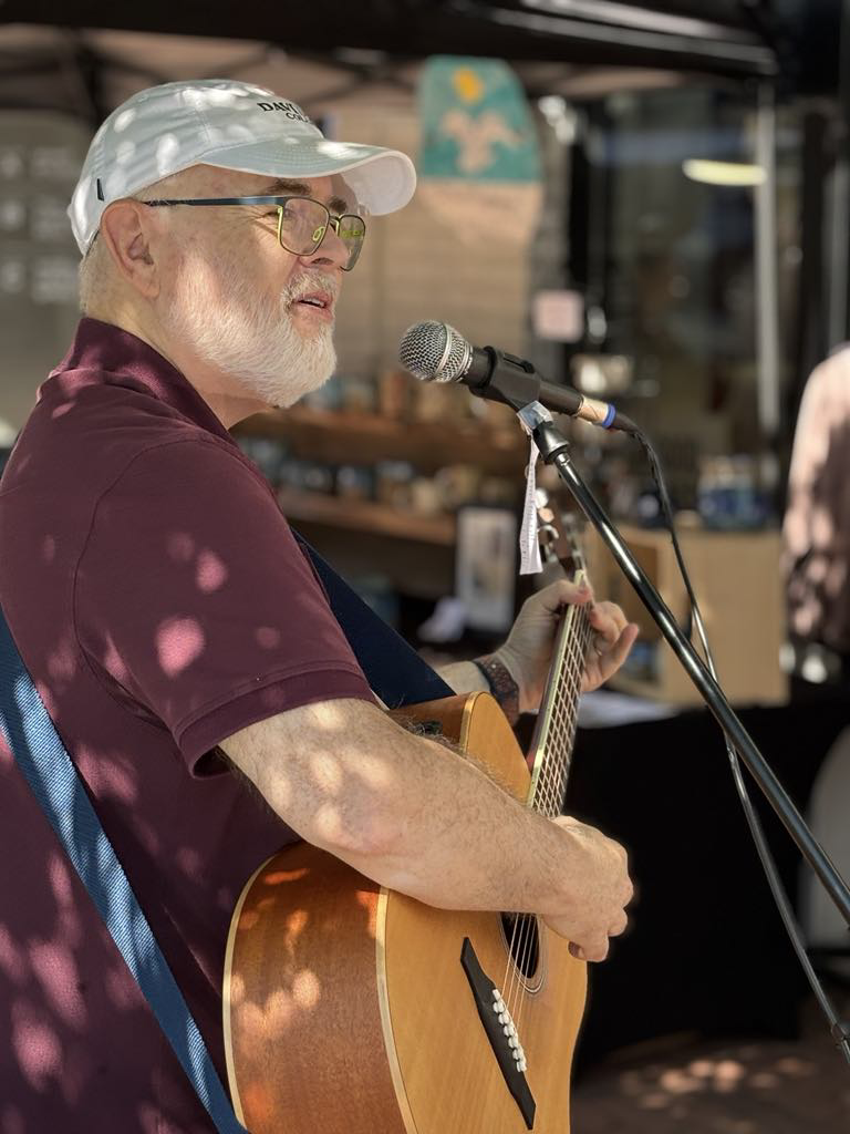 Bill Barnett in a sidewalk session performance